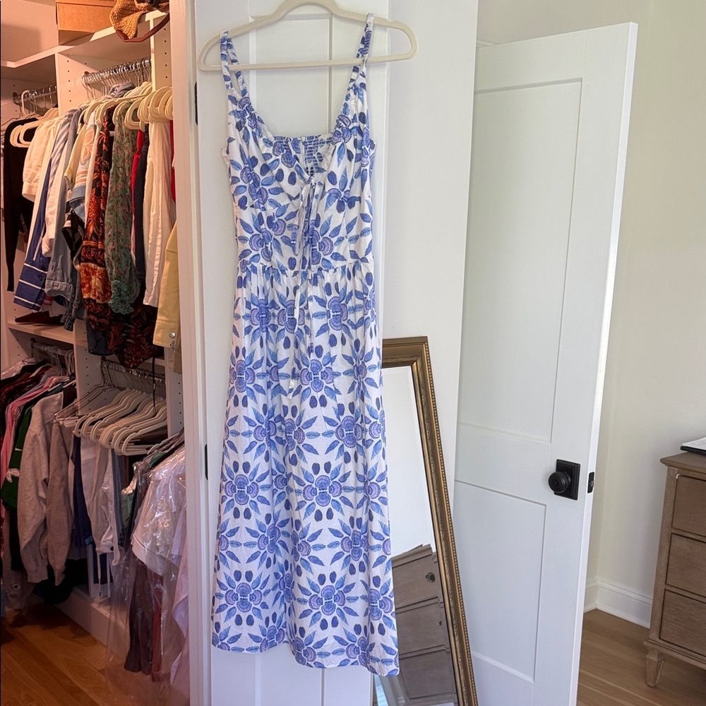 White Maxi Dress with Blue Floral Print and Adjustable Straps